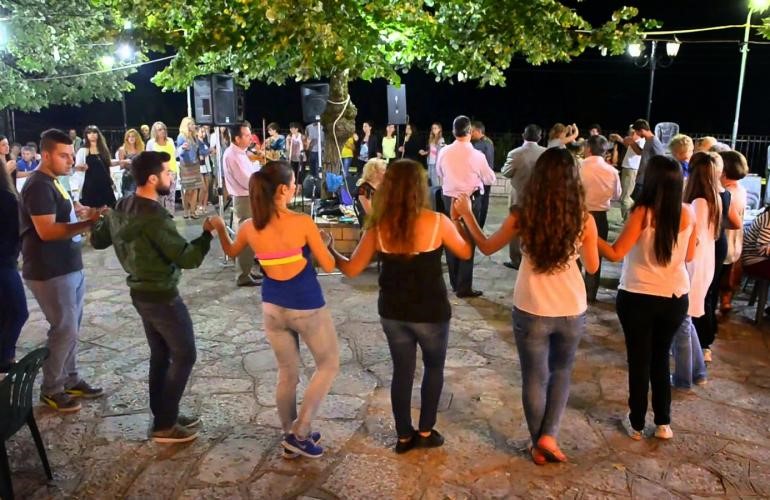 Οι Έλληνες γιορτάζουν το "Πάσχα του καλοκαιριού"